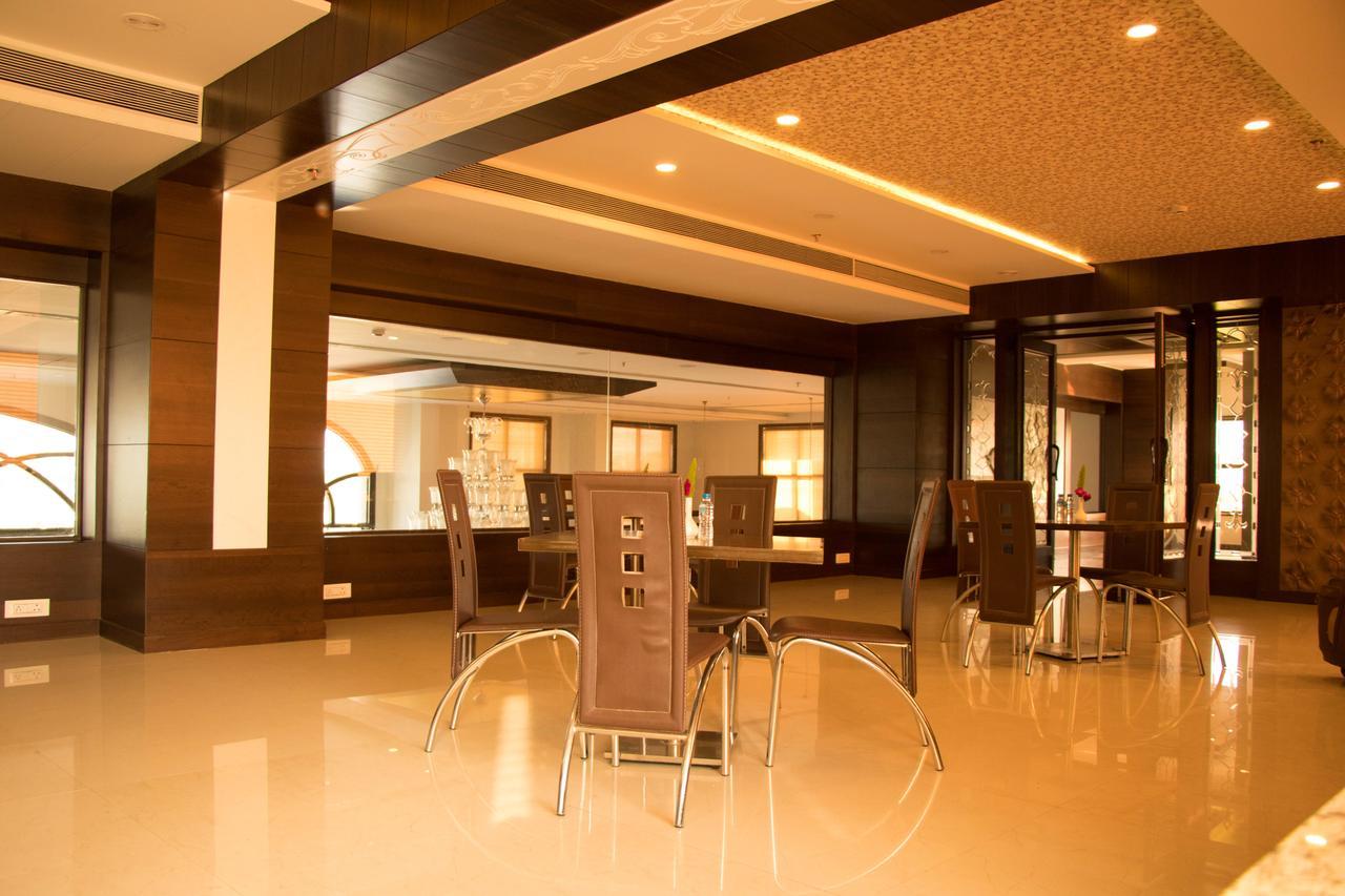 Regenta Central Indore Exterior foto